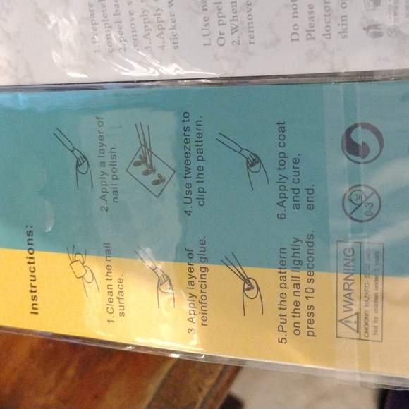 EUC Clinique Makeup Bag with Goodies - Picture 11 of 16